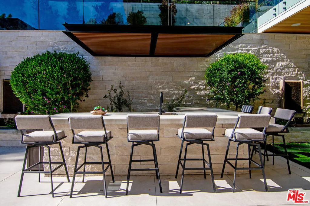 2641 Hutton Drive, Beverly Hills, California 90210 home-pic-48